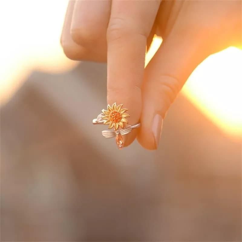 Anillo Girasol Antiestrés 🌻 Ajustable – Gira y relaja tu mente  | Joyas con Amor